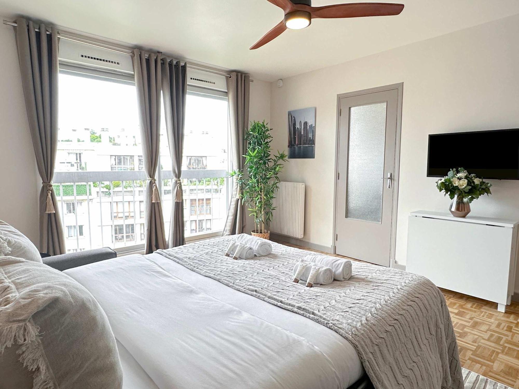 Brand-New Studio With Eiffel Tower View Parijs Buitenkant foto